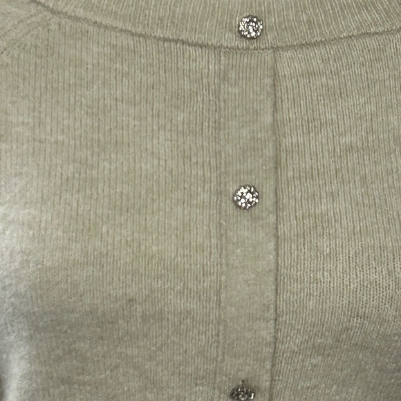 H & M soft, crop knit sweater,‎ boat neck with decorative buttons on front XS - Picture 7 of 13